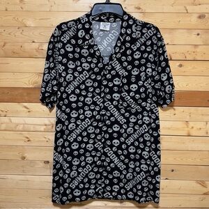 The GOONIES Men’s Black Skull Logo Printed Button Down short Sleeve Shirt size M